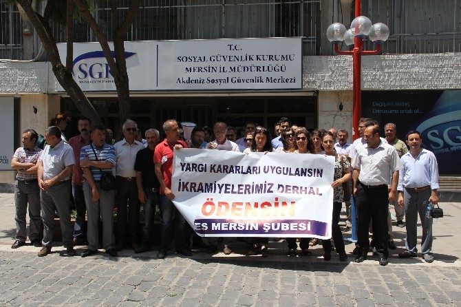 Mersin’de SGK Ve İŞKUR Çalışanları İkramiyelerinin Ödenmesini İstedi