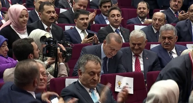 Cumhurbaşkanı Erdoğan AK Parti’ye resmen üye oldu