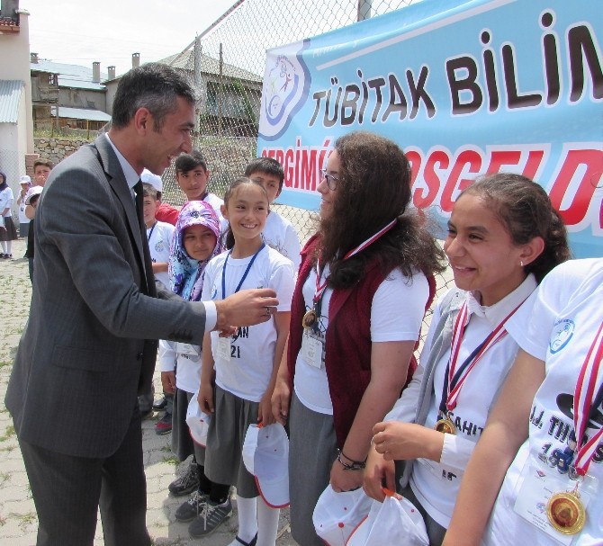 Ahırlı’da TÜBİTAK Bilim Fuarı Projeleri Sergilendi