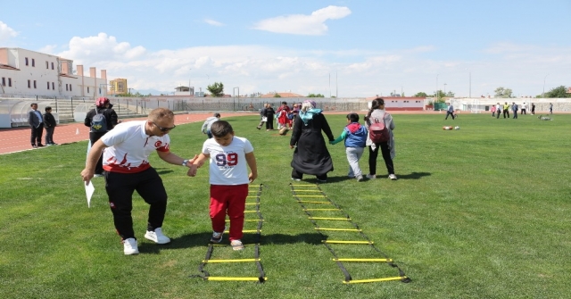 Karamanda Otizmli Çocuklar Spor Yaptı