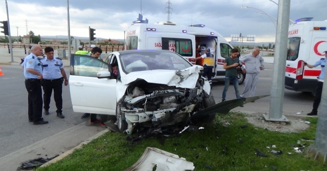 Karamanda Trafik Kazası: 5 Yaralı