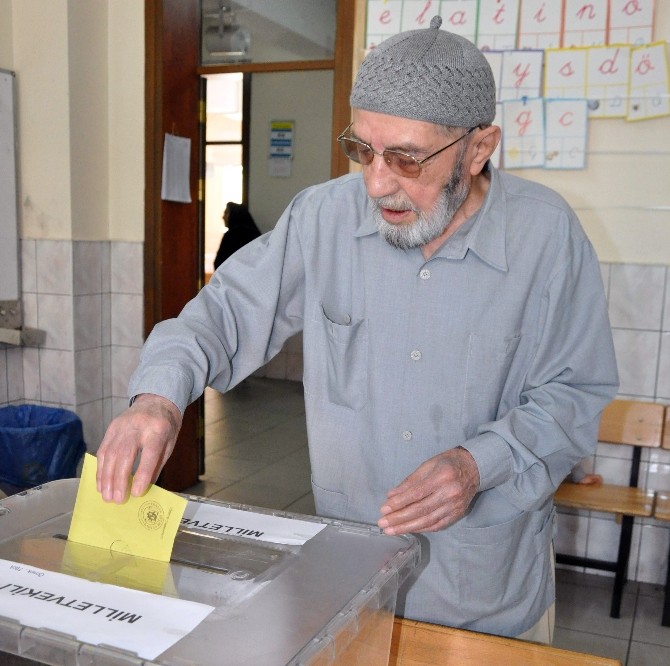 Konya’da Oy Kullanma İşlemi Başladı