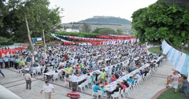 Silifke Belediyesinden Parkta İftar