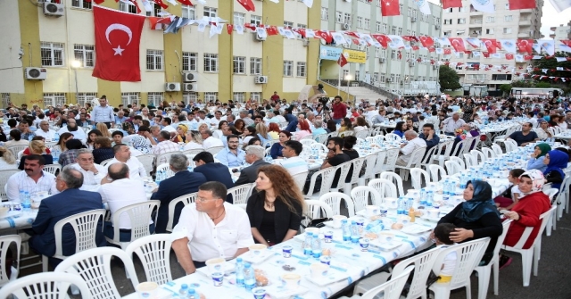 İftar Sofraları Mezitlide Kuruldu