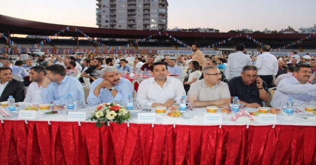 Ak Parti Mezitliden Vefa İftarına Yoğun Katılım