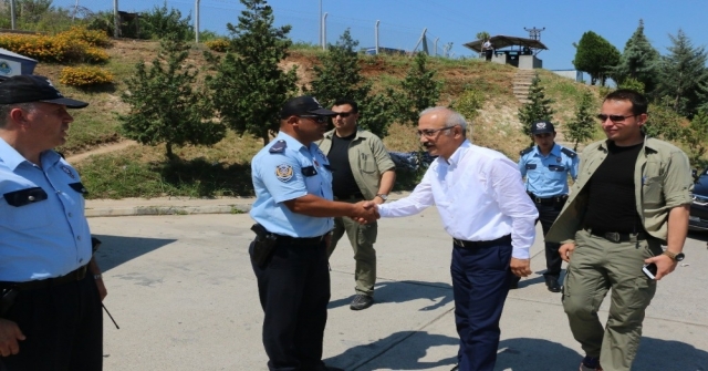 Bakan Elvan, Polislerin Bayramını Kutladı