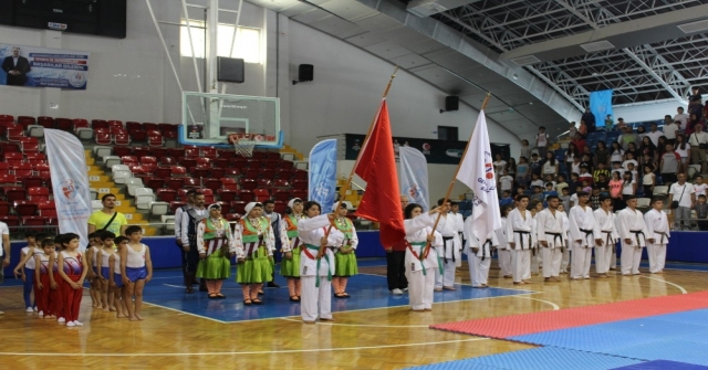 Spor Merkezleri Törenle Açıldı