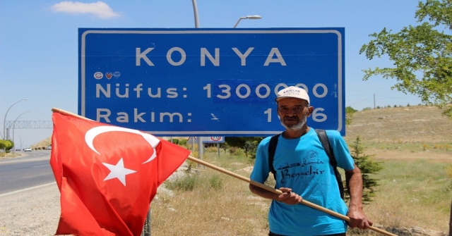 Elinde Türk Bayrağıyla Ankaraya Yürüyen Yaşlı Adam Konyaya Geldi