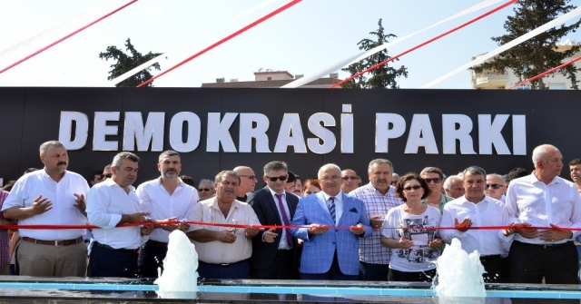 Mersinde Demokrasi Parkı Açıldı