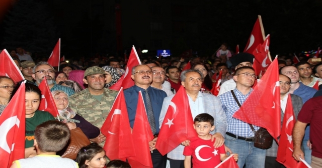 15 Temmuzun Yıldönümünde Akşehirliler Demokrasi Nöbeti Tuttu