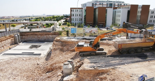 Karamanda Hastane Alt Geçidinde Çalışmalar Sürüyor