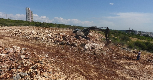 Erdemli Belediyesinin Sosyal Tesis Çalışmaları Sürüyor