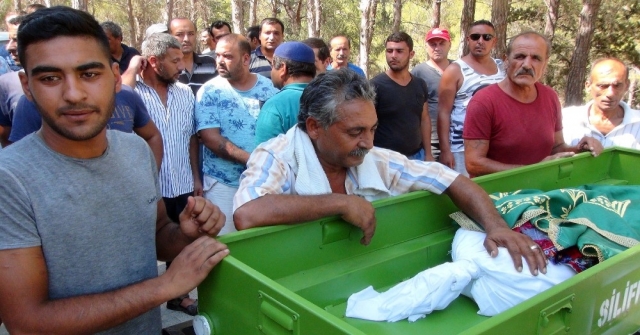 Mersinde Yangında Ölen Çocuklar Toprağa Verildi