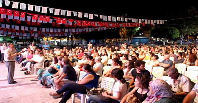 Edebiyat Festivali Tolga Sağ Konseriyle Sona Erdi