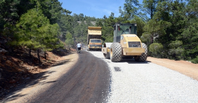 Mersinde İlçelere 6 Ayda 92 Bin 433 Ton Sıcak Asfalt Döküldü