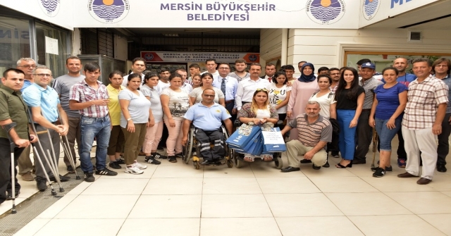 Mersin Büyükşehir Belediyesinden Engelli Sporculara Malzeme Yardımı