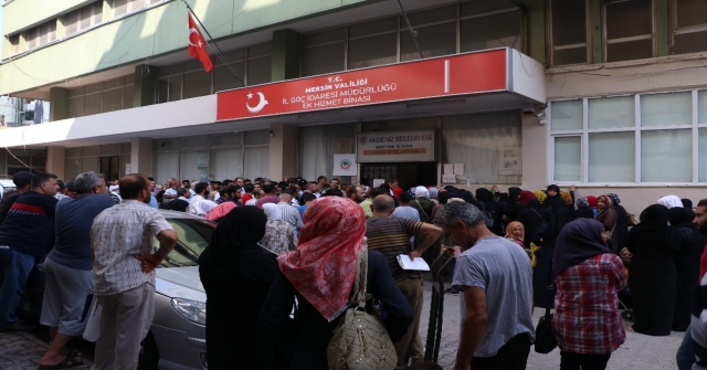 Mersinde Suriyeliler Kimlik İçin Yoğunluk Oluşturdu