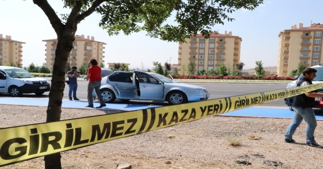 Muhtar Birlikte Yaşadığı Kadını Bıçaklayarak Öldürdü