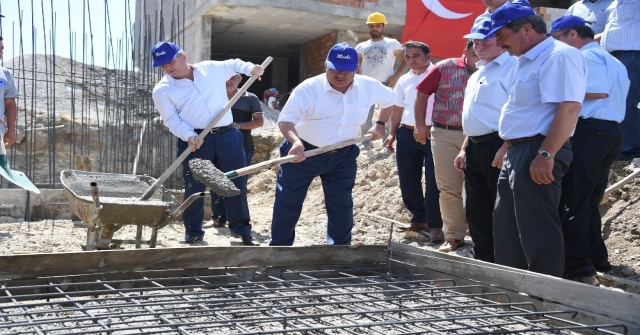 Büyükşehir Belediyesi, Gülnardaki Hizmetlerin Açılışını Yaptı