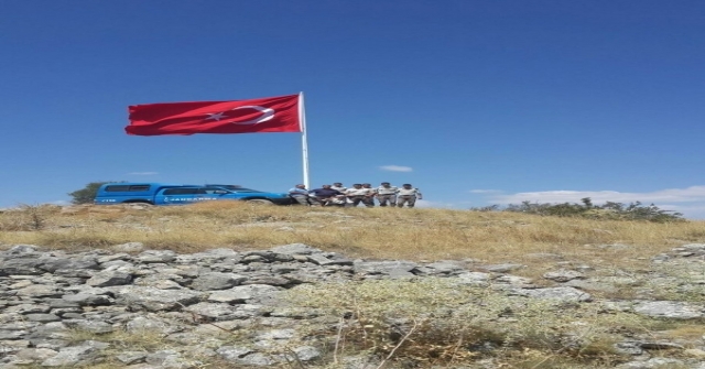 Seydişehirde Yüksek Kayalığa Türk Bayrağı Dikildi