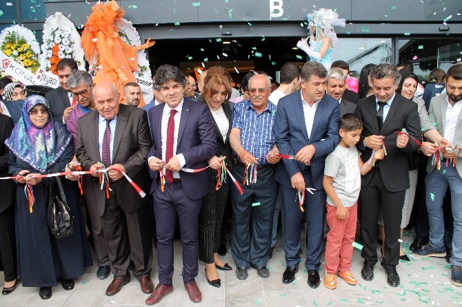 Konya’nın İlk Outlet Alışveriş Merkezi Açıldı