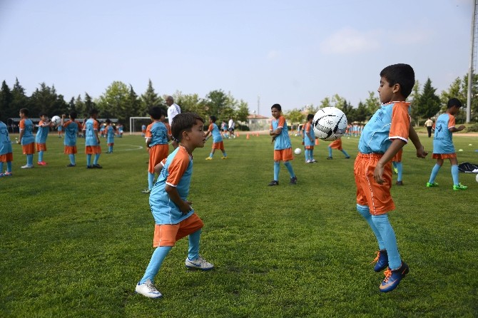 Geleceğin Yıldızları Sahada