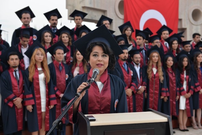 Tıp Fakültesi Öğrencilerinin Mezuniyet Coşkusu