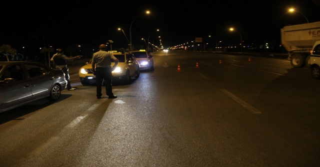 Ankarada Cinayet İşledikten Sonra Kaçan Şüpheliler, Konya Polisinin Barikatına Yakalandılar