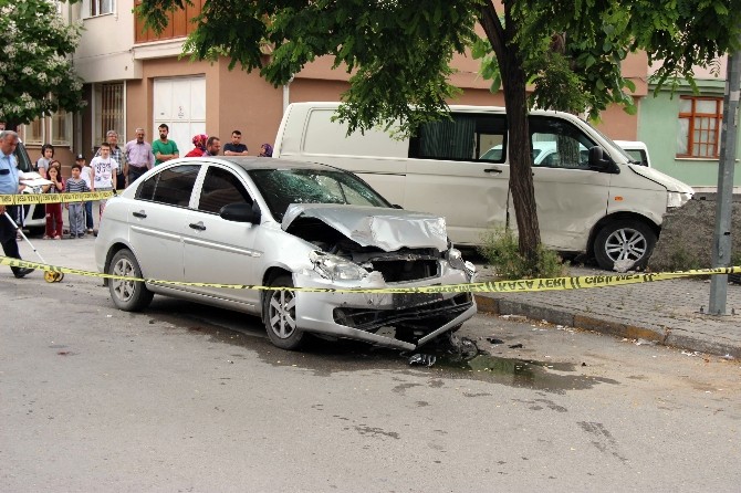 Şüpheli Kovalayan Polis Aracı Kaza Yaptı: İki Yaralı