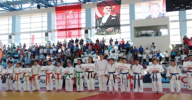 Minikler Türkiye Judo Şampiyonası, Karamanda Başladı