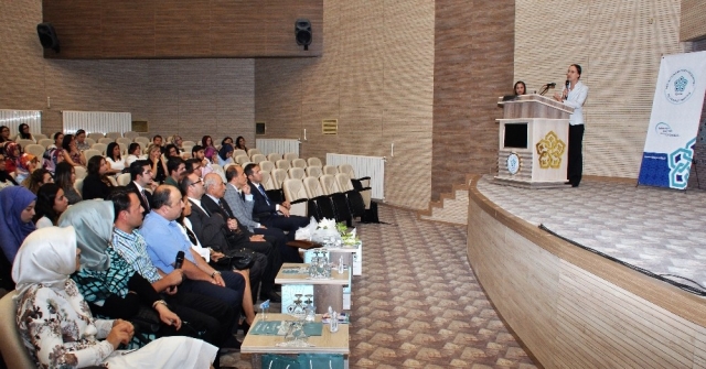 Dünyaca Ünlü Diş Profesörü Mutlu Özcan Neüde Konferans Verdi