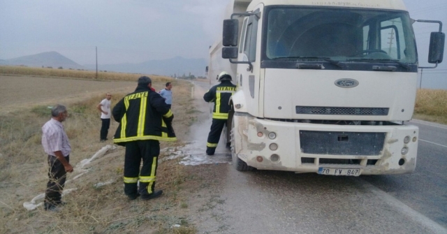 Balatadan Çıkan Dumanı Fark Eden Sürücü Kamyonu Yanmaktan Kurtardı