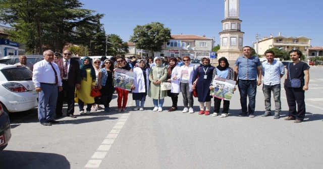 Yunakta Obeziteye Karşı Sağlıklı Yaşam Yürüyüşü Düzenlendi