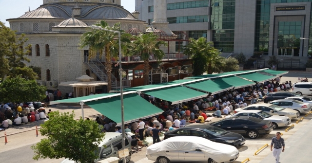 Akdeniz Belediyesi, Hal Camii Önüne Tente Kurdu