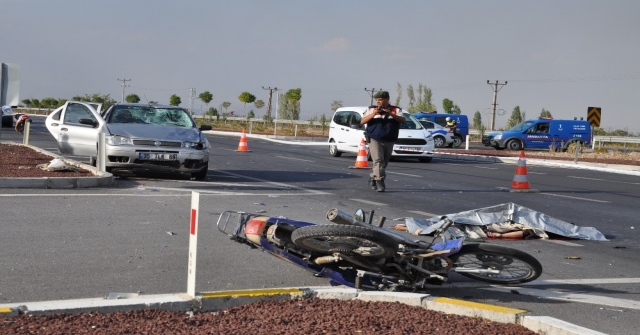 Konyada Otomobil İle Motosiklet Çarpıştı: 1 Ölü, 4 Yaralı