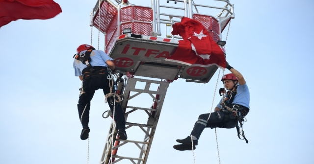 Kocamaz: İtfaiye Erlerimiz Cansiperane Şekilde Çalışıyor