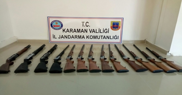 Jandarma, Bir Otomobilde Çok Sayıda Ruhsatsız Tüfek Ele Geçirdi