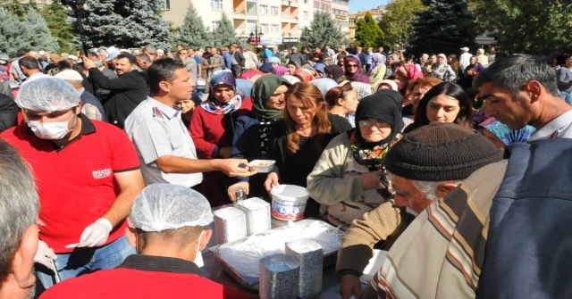 Akşehir Belediyesinden Aşure İkramı