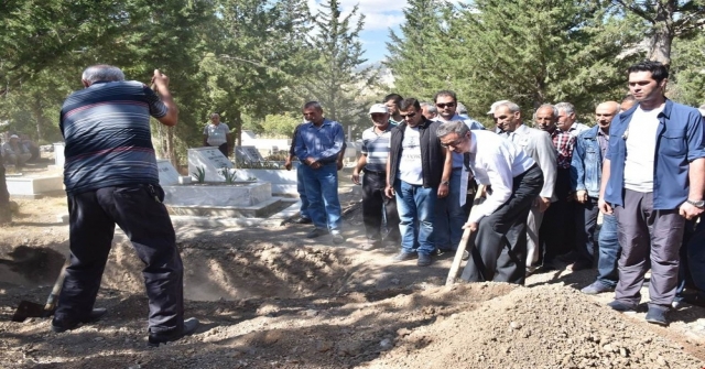 Vali Su, Emekli Vali-Müsteşar Yalçının Cenaze Törenine Katıldı