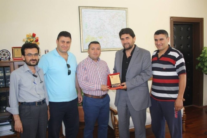 Derbent’te Kick Boks Sporuna Detek Veren Yöneticilere Plaket