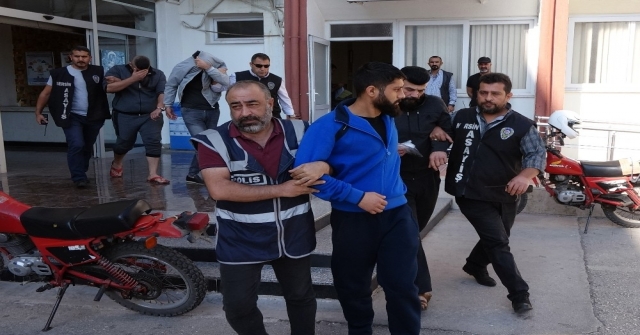 Kendilerini Polis Olarak Tanıtıp Yağma Yaptılar