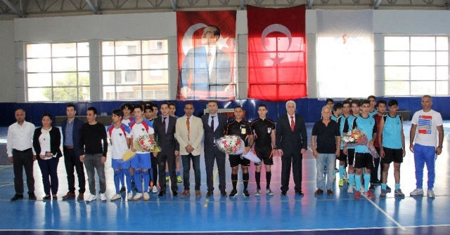 Mersinde Okul Sporları Törenle Açıldı