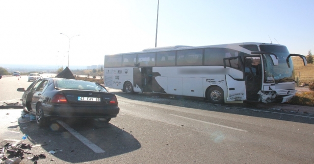 Yolcu Otobüsü İle Otomobil Kafa Kafaya Çarpıştı: 1İ Ağır 2 Yaralı