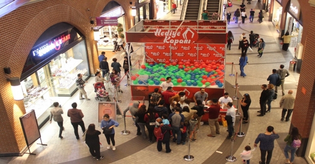 ‘Hediye Kapanı İle Sürpriz Hediyelerin Sahibi Oldular