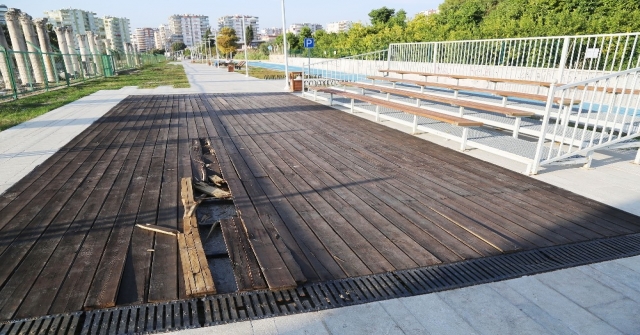 Soli Pompeiopolis Sütunlu Caddesi, Kepçeyle Tahrip Edildi