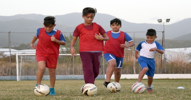 Geleceğin Futbolcuları Bozyazıda Yetişiyor