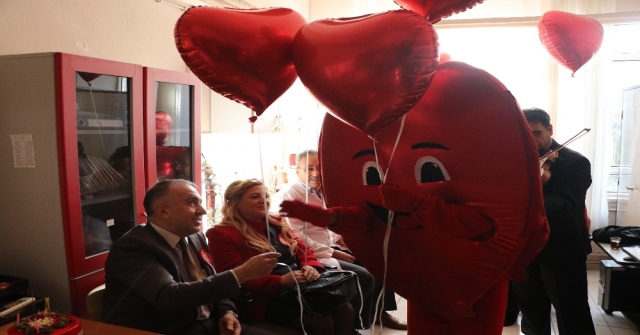 Vefakar Öğrenciden Öğretmenlerine Duygulandıran Kutlama