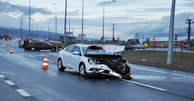 Akşehirde Trafik Kazası: 3 Yaralı