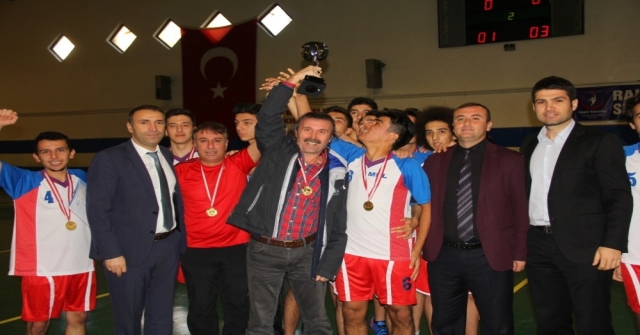 Futsalda Şampiyon Eyüp Aygar Fen Lisesi