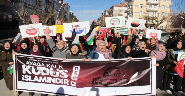 Karamanda Kudüs İçin Protesto Yürüyüşü Düzenlendi